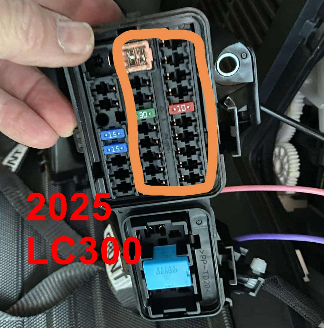 12 pin trailer plug harness for Toyota LandCruiser 300 All Series (2021 - Current)