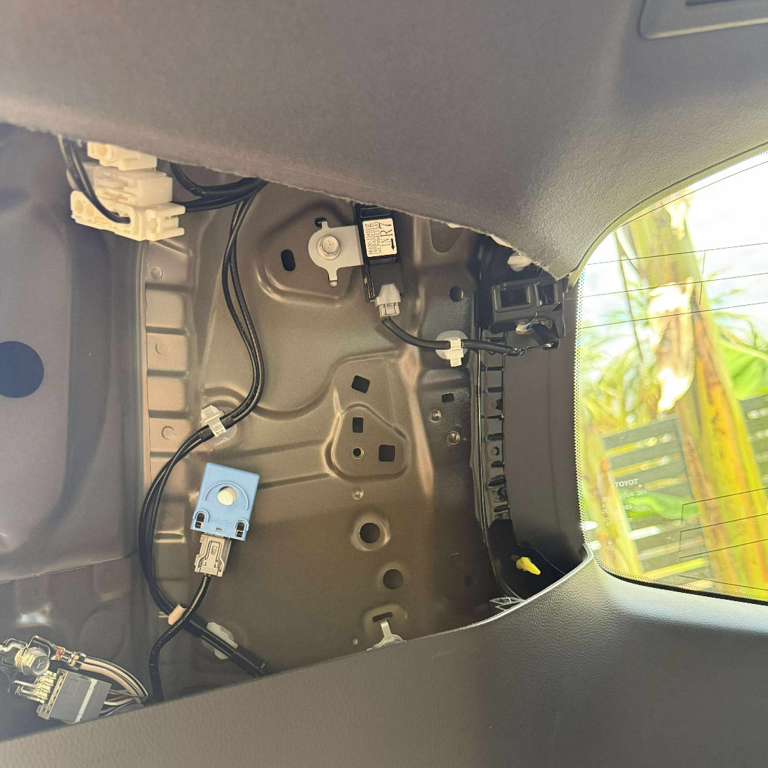 Dual Battery Solutions 3: Aux battery is under false floor