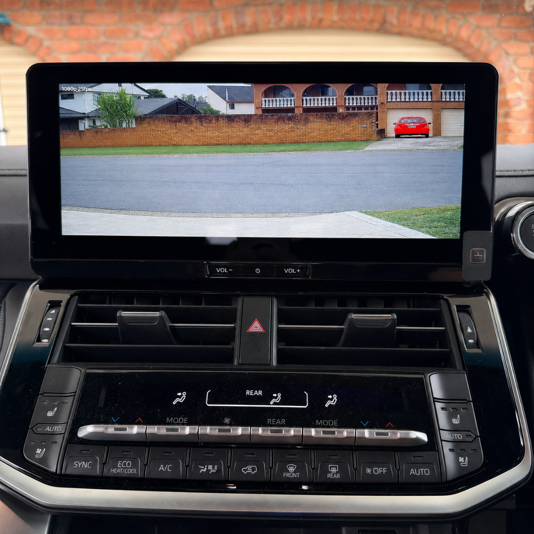Caravan Camera Integration compatible with Toyota LandCrusier 300 series (2025 - Current)