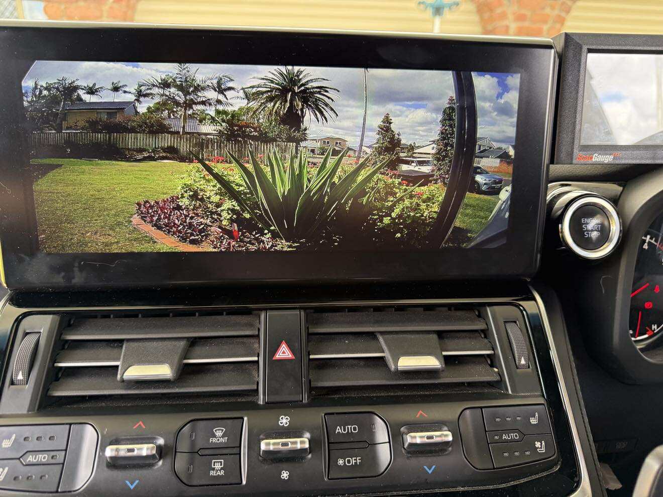 Full Screen Wireless & Wired Apple Carplay & Android Auto with optional Caravan Camera Integration for Toyota Land Cruiser 300 (2021 - 2024)